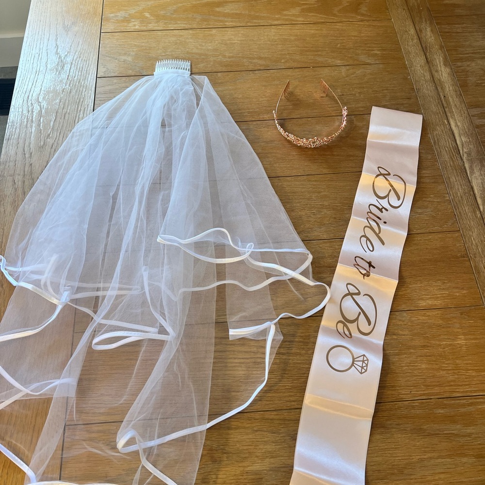 Bridal Veil, Rose Gold Tiara & 'Bride to Be' Sash Set